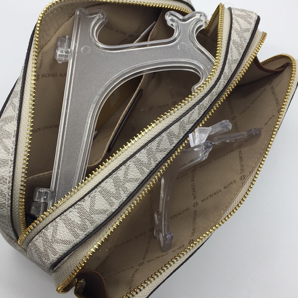 Michael Kors Jet Set Travel LG DBL ZIP TRV POUCH - Picture 8 of 8